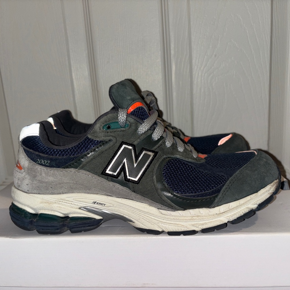 New Balance 2002R